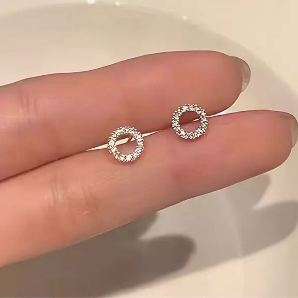 Elegant Silver Circle Stud Earrings - Picture 2 of 2